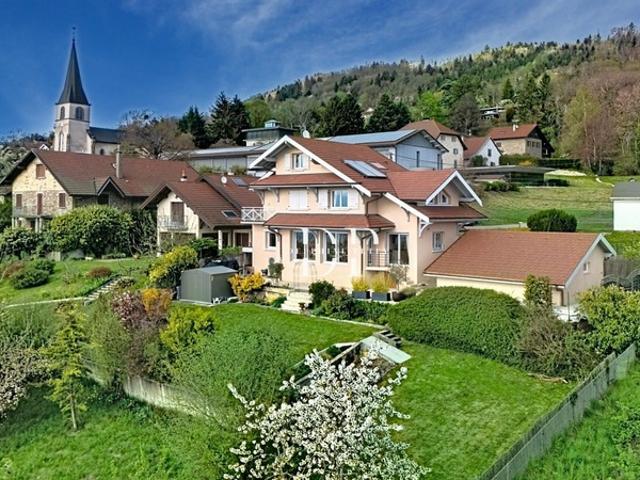 Maison à vendre 7 pièces de 230 m2, terrain d'env. 1000 m2, LUCINGES 74