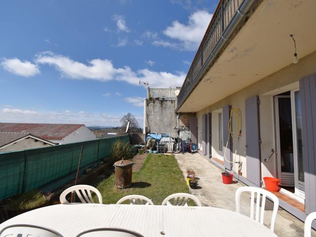 Centre de Saint Agrève, maison de plain pied avec terrasse!