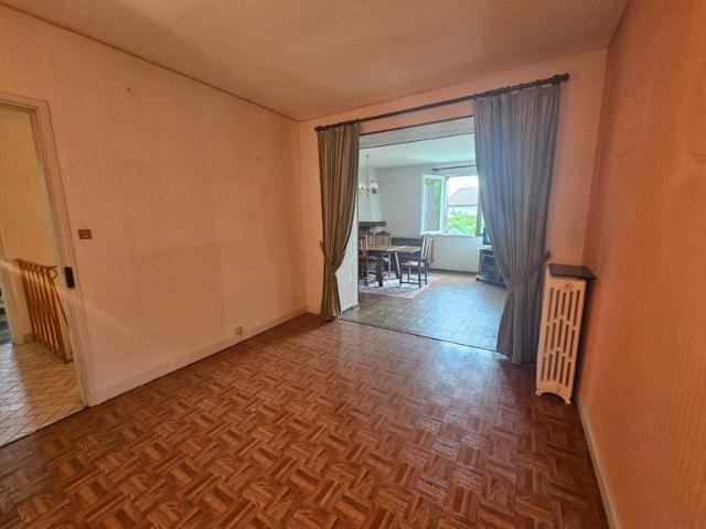 Maison à vendre 4 chambres 2 garages terrain 767 m2 LA ROCHE BLANCHE 63670