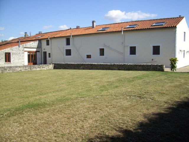 Maison a vendre 4 chambres, 2 gites, 4200m², dépendances 250m² Fontaine Chalendray
