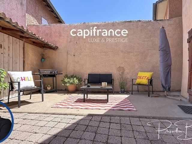 Maison à vendre 4 pièces SAINT GENIS LES OLLIERES 69 – Le charme d'une maison de village avec cour intimiste, garage et vie à pied !