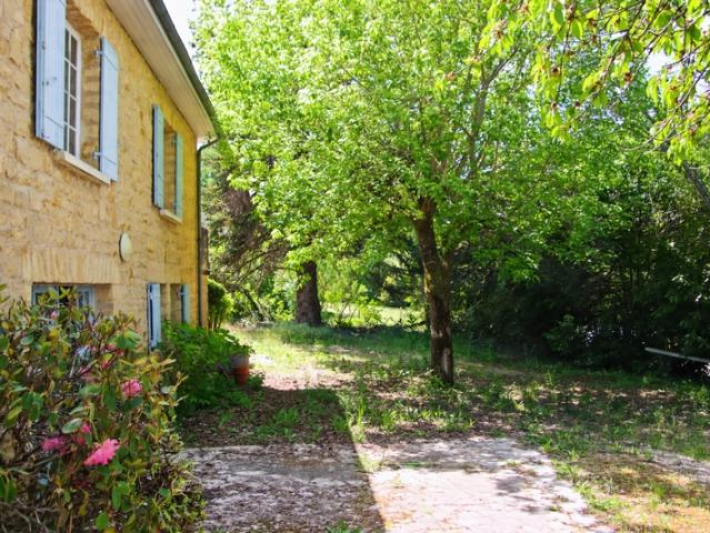 Maison à vendre 4 pièces SIORAC EN PERIGORD, sous sol de 100m² exploitable jardin 1933m²