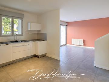 Maison à vendre 5 pièces 4 Chambres 122 m2 FONTAINES SAINT MARTIN 69270