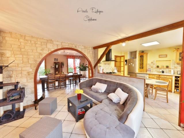 Maison à vendre 5 pièces CRECHES SUR SAONE 71