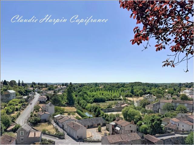 Maison à vendre 5 pièces PARTHENAY 79 Parcelle d'environ. 145m² Parthenay