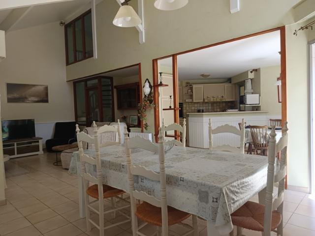 Maison d’Architecte Lumineuse 4 chambres, Piscine et Grand Jardin Paysager
