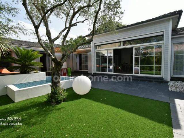 Maison à vendre 6 pièces 250 m2 prestations de qualité à Bla. 252m² Blanquefort