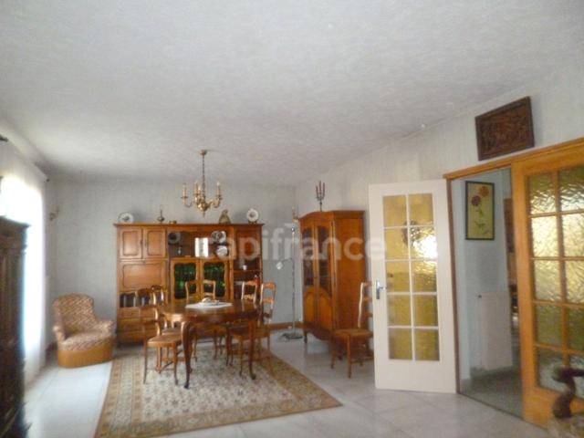 Maison à vendre 6 pièces, 4 chambres, sous sol 2 garages PREMERY 58