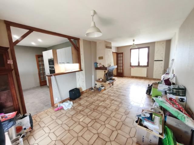 À VENDRE – Maison familiale 6 pièces de 133 m² avec sous sol complet sur 2 332 m² de terrain – Juvignies 60112