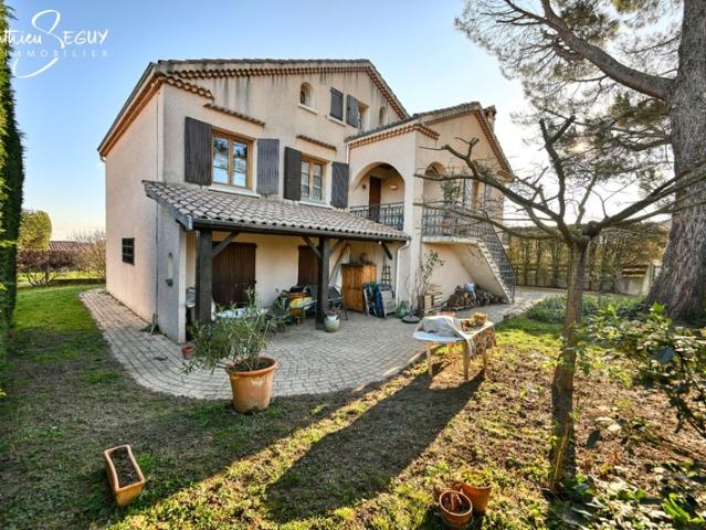 Grande maison P7 sur un grand terrain au coeur de SAINT JEAN DE TOUSLAS