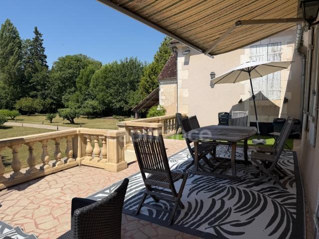 Maison à vendre 6 pièces ESCOLIVES SAINTE CAMILLE 89 de 211 M2 chambres Cave Dépendances Terrain Étang