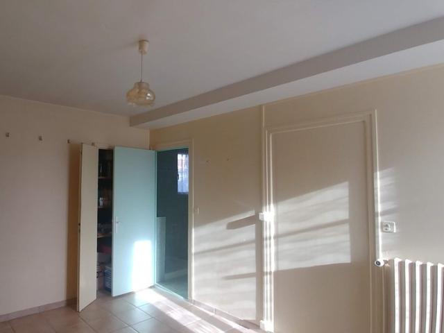 Maison en pierres à vendre 6 pièces NALLIERS 85