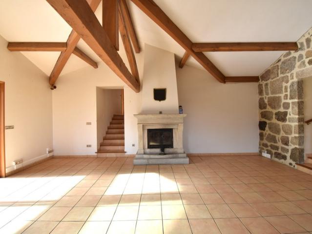 Propriété composée de 2 maisons et un studio, SAINT AGREVE 07