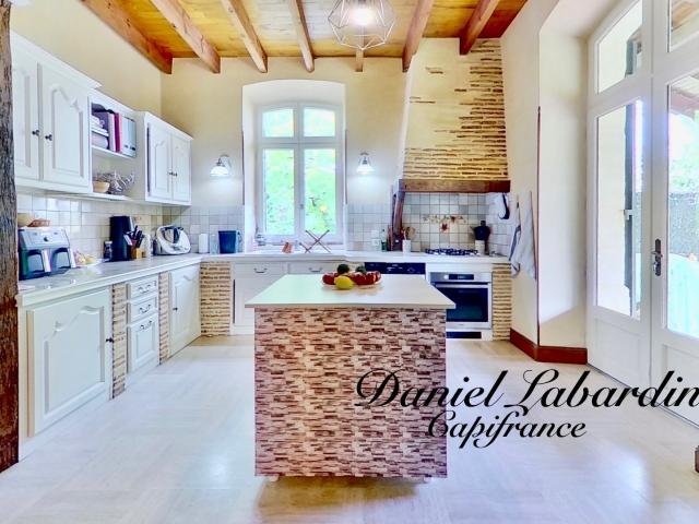 Demeure en pierre 4 chambres TERRAIN 6785m2