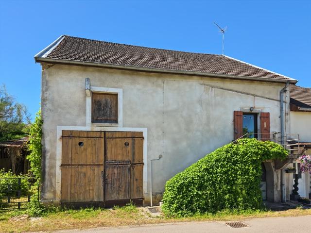 Maison à vendre 71 m² habitables, jusqu’à 180 m² exploitables COURBOUZON 39