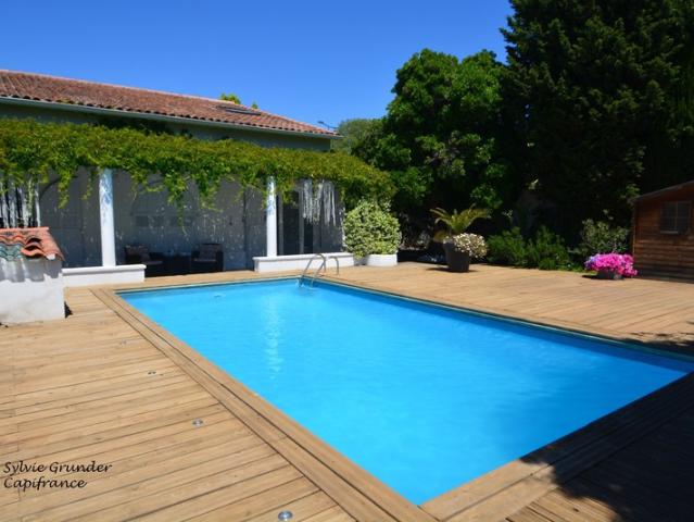 Maison à vendre 8 pièces 194m² de superficie habitable, jardin et piscine