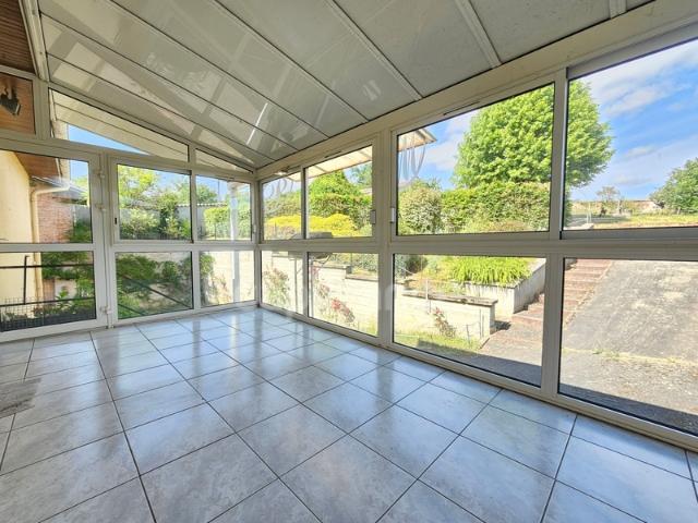 Maison à vendre 8 pièces avec sous sol garage et dépendances et jardin de 1000 m² CHAMBOST LONGESSAIGNE 69
