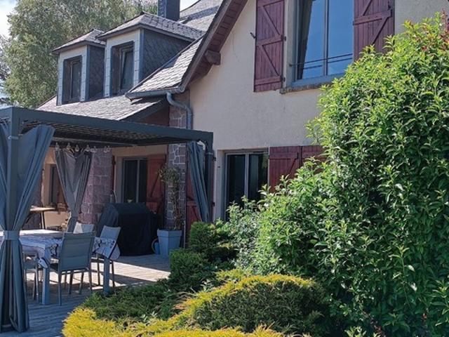 Maison à vendre 8 pièces BESSE ET SAINT ANASTAISE 63