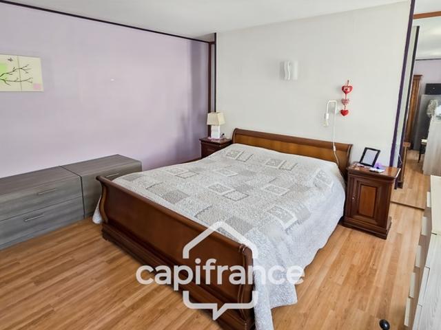 Maison à vendre 9 pièces sur terrain de 800 m² à OUROUX SUR SAONE 71