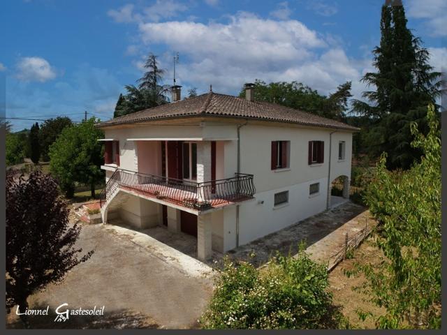 Maison à vendre 9 pièces d’environ 188 m² 7 chambres avec garage à Port Sainte Foy et Ponchapt 24