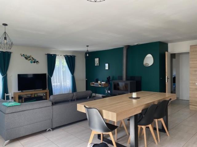 Maison à vendre à Villebois Lavalette,124 m2 habitable, grande pièce de vie,4 chambres, garage