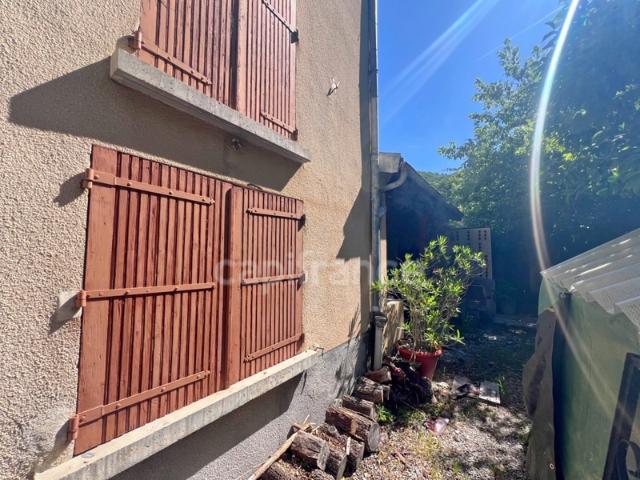 Maison à vendre à Digne les Bains – 115 m², 4 chambres, jardin arboré de 300 m², fort potentiel