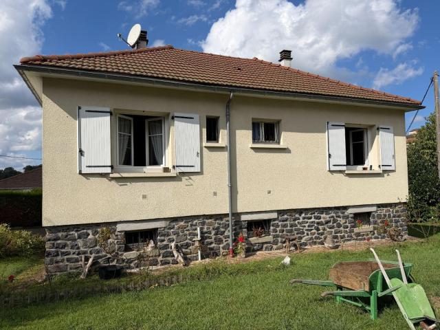Maison à vendre à Mauriac 15200