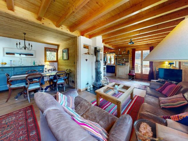Chalet de 4 chambres avec vue panoramique, terrasse ensoleillée et accès facile aux pistes – Petit Châtel