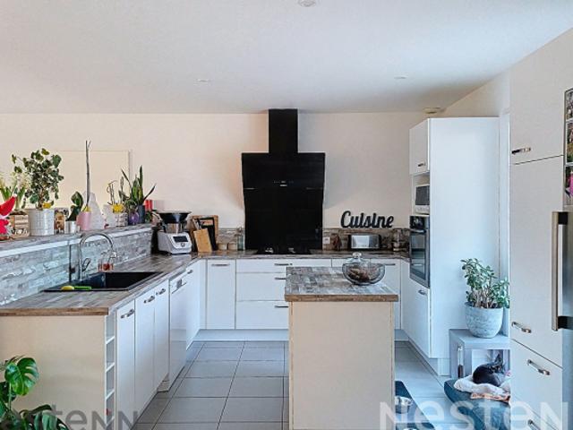 Maison à vendre à Pisany 3 chambres, jardin spacieux et prestations de qualité !