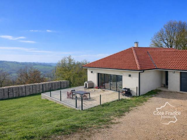 Villa moderne avec vue panoramique sur la vallée de la Dordo