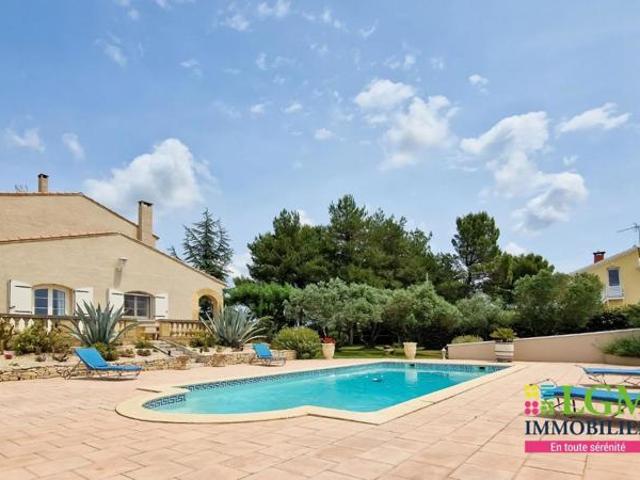 Maison À Vendre avec trois chambres, piscine, garage, avec Charme et authenticité sur 4800 m² !