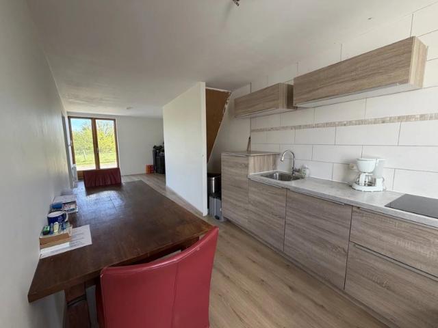 Maison à vendre avec un grand atelier en périphérie de Luzy