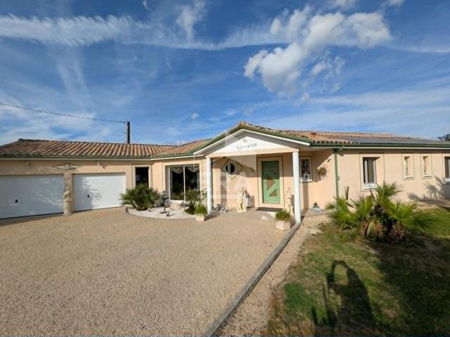 Maison à vendre de plain pied à Saint front de Pradoux en Dordogne 7 pièces 196.5 m2