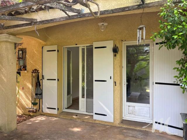 Maison à vendre de plain pied avec atelier et jardin paysager Barjols 83670