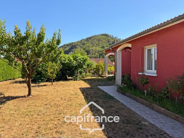 Maison à vendre de plain pied avec 6 pièces à SAINT UZE 26