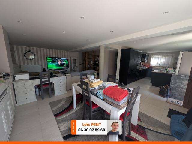 Maison à vendre d'environ 200m² habitable 7 pièces SAINT PRIEST LA PRUGNE 42830