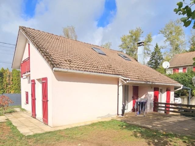 Maison à vendre en exclusivité,5 pièces ESCLES 88, sur un terrain de 922m²