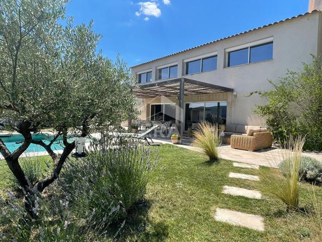 Maison à vendre en Provence proche AIX EN PROVENCE, avec vue. 330m² Château Arnoux Saint Auban