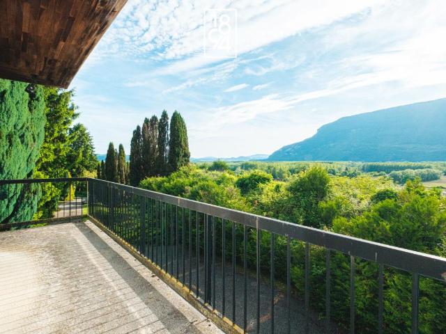 Maison À Vendre I Double garage I Balcon I Vue sur Colombier