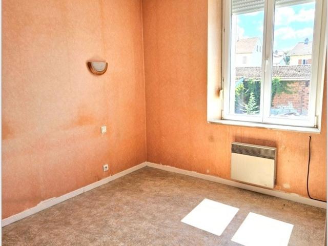 Maison à vendre: local professionnel et un logement 5 pièces THAON LES VOSGES 88