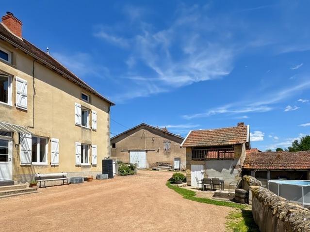 Maison à vendre LA CLAYETTE 71 187m², 6 pièces, 3 chambres, dépendances, terrain 8751 m²