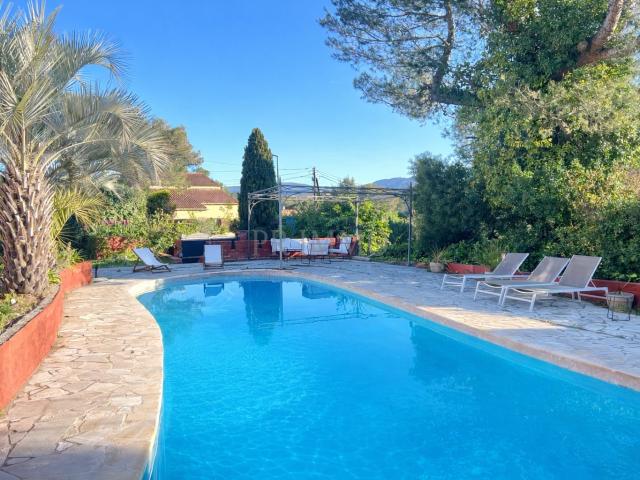 Maison à vendre Saint Raphaël, avec piscine, 164 m2 habitabl. 164m² Saint Raphaël