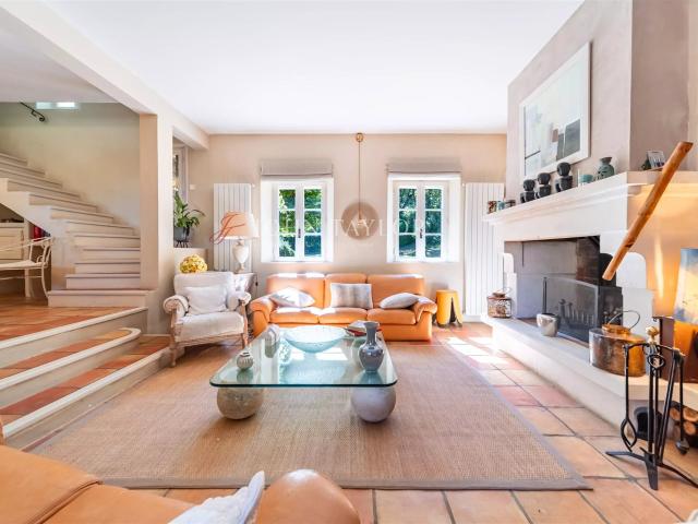 Maison à Vendre: Superbe Propriété de 192 m² avec Piscine au. 192m² Bonnieux