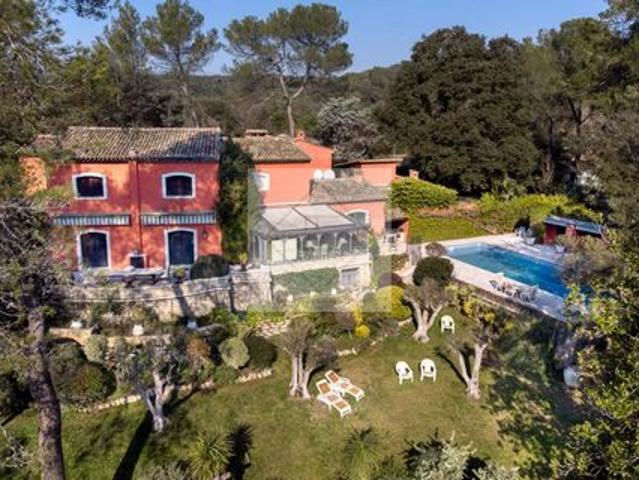 Demeure d'exception à Mougins aux portes de Golf