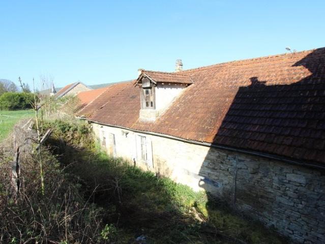 Maison à vendre P5 de 129,60 m² à rénover Saint Victor Sur O. 130m² Saint Victor sur Ouche