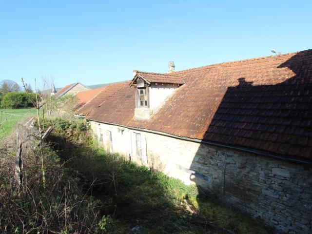 Maison à vendre P5 de 129,60 m² + 2 granges à rénover SAINT VICTOR SUR OUCHE 21