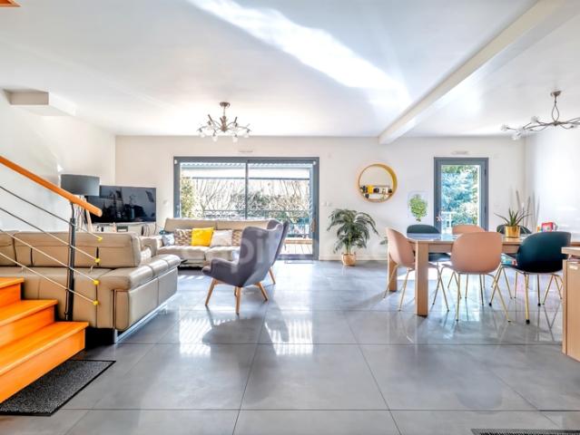 Maison à vendre P8 FONTENAY SOUS BOIS 94 au cœur des Rigollots, en limite de VINCENNES, 215 m² avec jardin arboré, terrasse et balcon