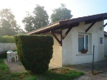 Maison à louer à Limousin - Jardin