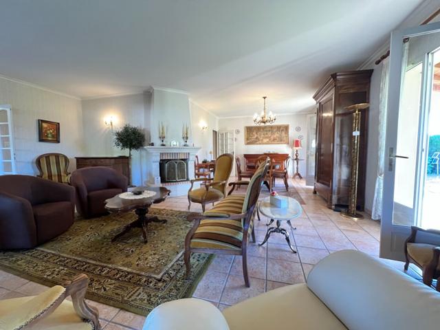 Maison à Caussade de plain pied spacieuse et lumineuse à deu. 125m² Caussade