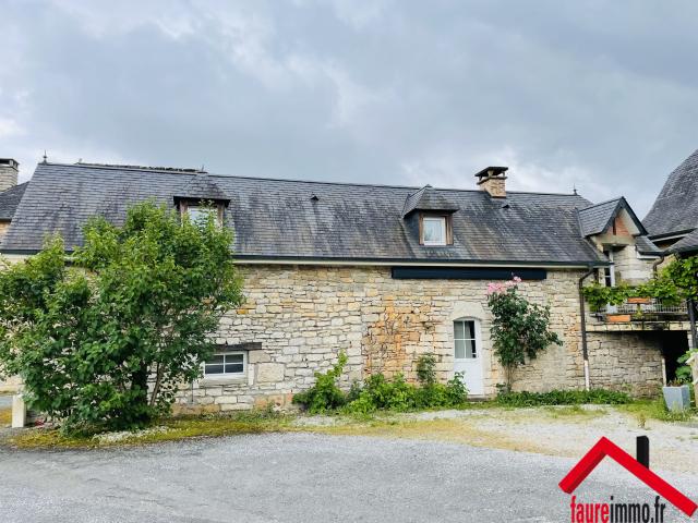 MAISON À CHASTEAUX EN CORRÈZE